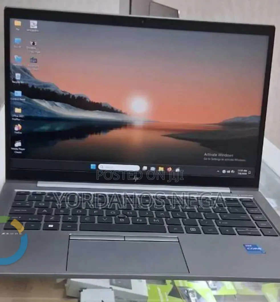 New Laptop HP ZBook Firefly G8 16GB Intel Core i7 SSD 512GB