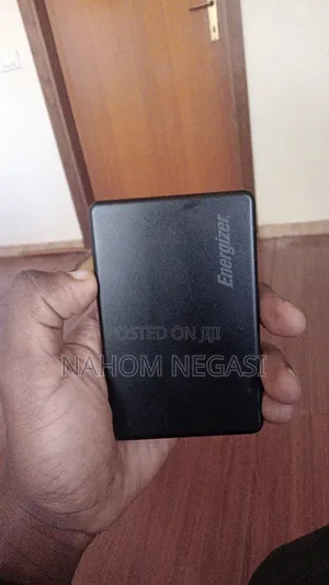 Energizer QM5081PQ Magnetic Wireless Fast-Charging Power Bank.