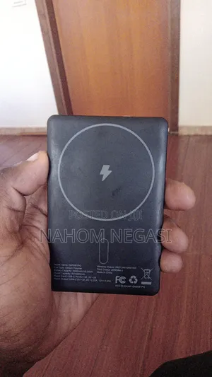 Energizer QM5081PQ Magnetic Wireless Fast-Charging Power Bank.