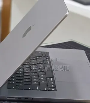 New Laptop Apple MacBook Pro 2023 M2 16GB Apple M2 SSD 1T