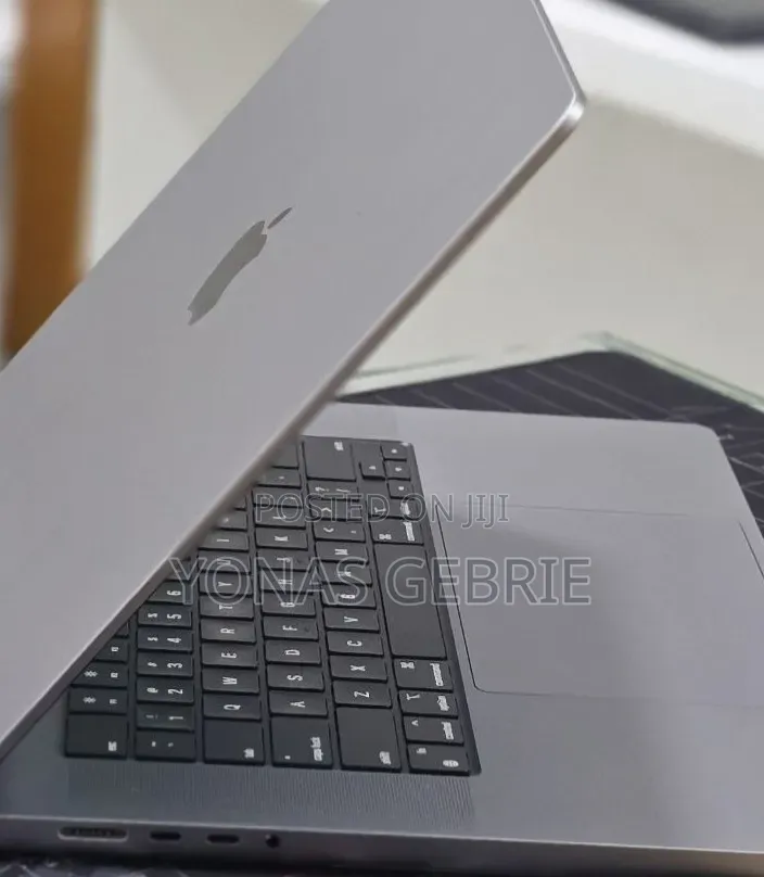 New Laptop Apple MacBook Pro 2023 M2 16GB Apple M2 SSD 1T