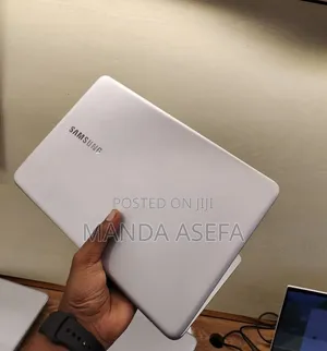 New Laptop Samsung 8GB Intel Core i7 SSD 256GB