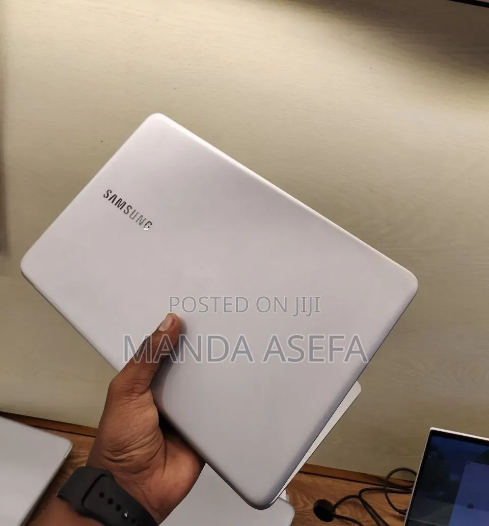 New Laptop Samsung 8GB Intel Core i7 SSD 256GB