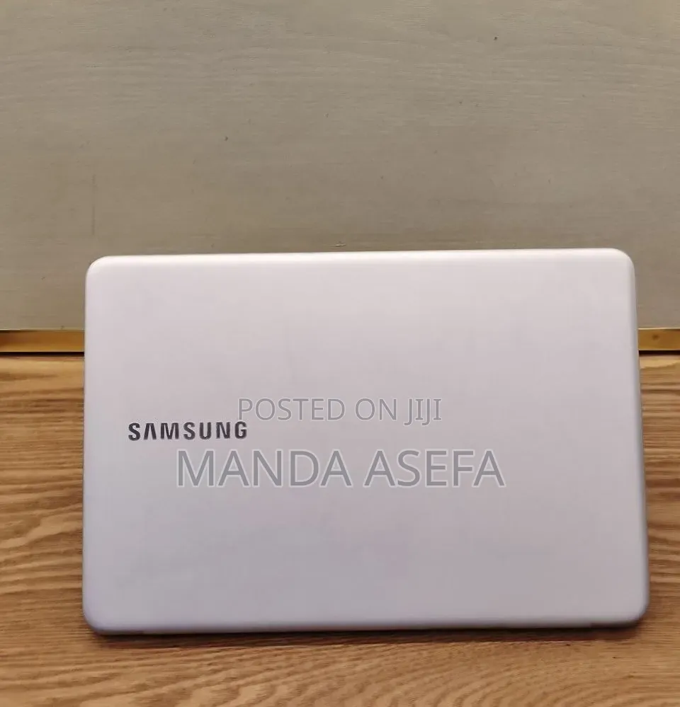 New Laptop Samsung 8GB Intel Core i7 SSD 256GB