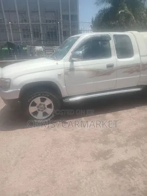 Toyota Hilux 2.5 Cab 2005 White