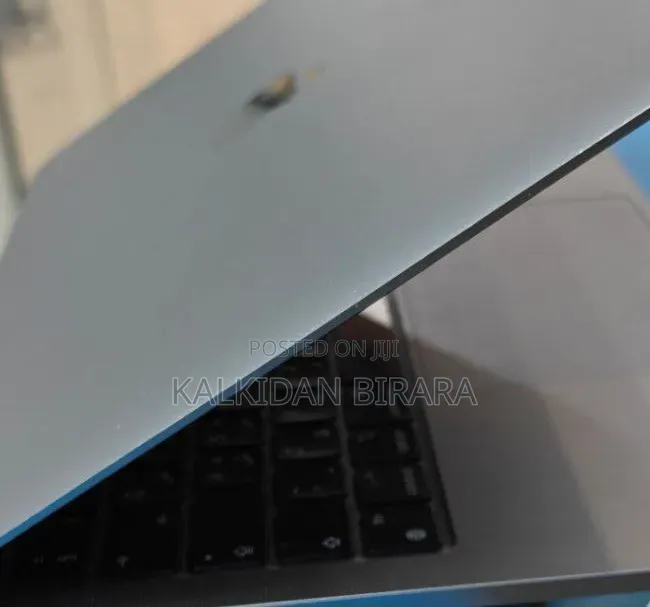 New Laptop Apple MacBook Pro 2022 M2 8GB Apple M2 SSD 256GB
