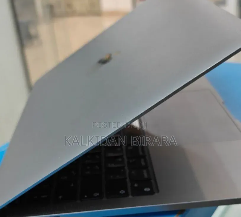 New Laptop Apple MacBook Pro 2022 M2 8GB Apple M2 SSD 256GB