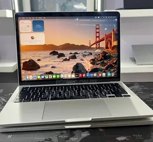 New Laptop Apple MacBook Pro 2022 M2 16GB Apple M2 SSD 256GB
