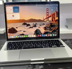 New Laptop Apple MacBook Pro 2022 M2 16GB Intel SSD 256GB