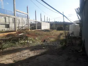 በአለም ገና ሰፊ የንግድ ግቢ ከመጋዘን ጋር ለኪራይ