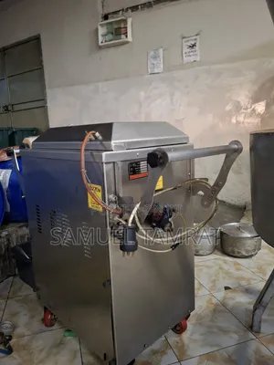 Industrial Food Tray Sealing & Vacuum Packaging Machine