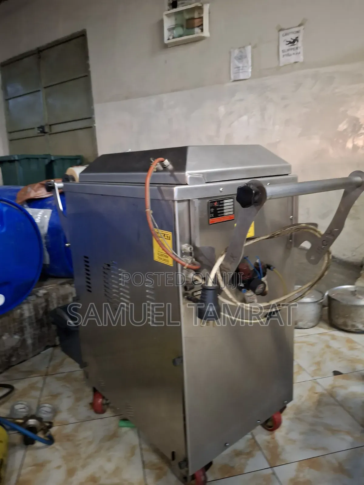 Industrial Food Tray Sealing & Vacuum Packaging Machine