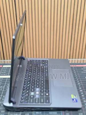 New Laptop MSI Vector 16 HX AI A2XWIG 32GB Intel Core i9 SSD 1T