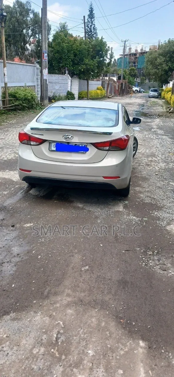 Hyundai Elantra 2012 Silver