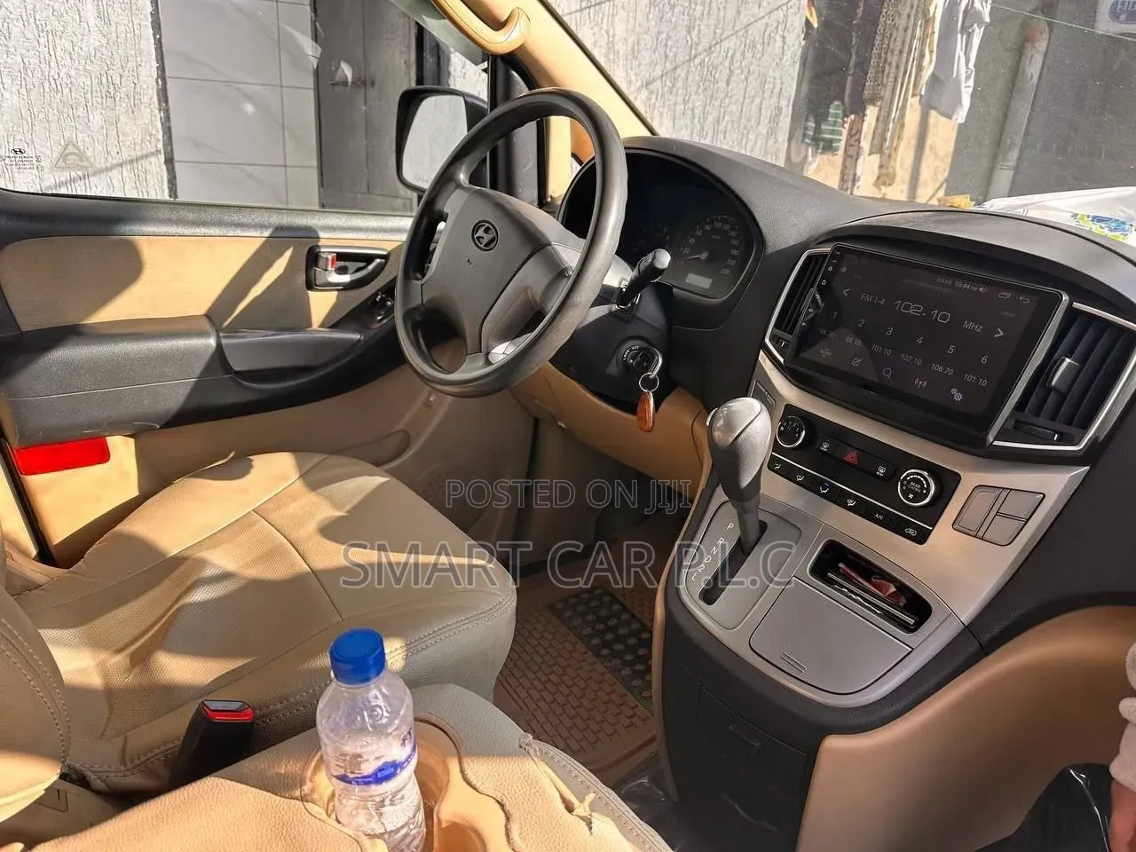 Hyundai H200 2016 Silver
