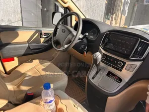 Hyundai H200 2016 Silver