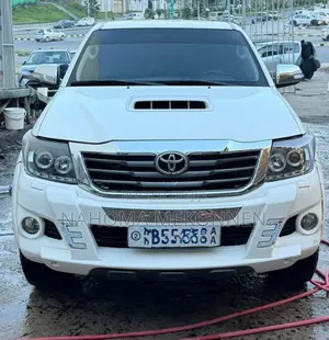 Toyota Hilux 2015 White