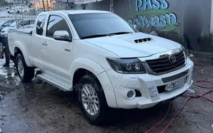 Toyota Hilux 2015 White