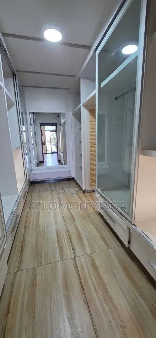 10bdrm House in Adis Ababa, Bole for sale