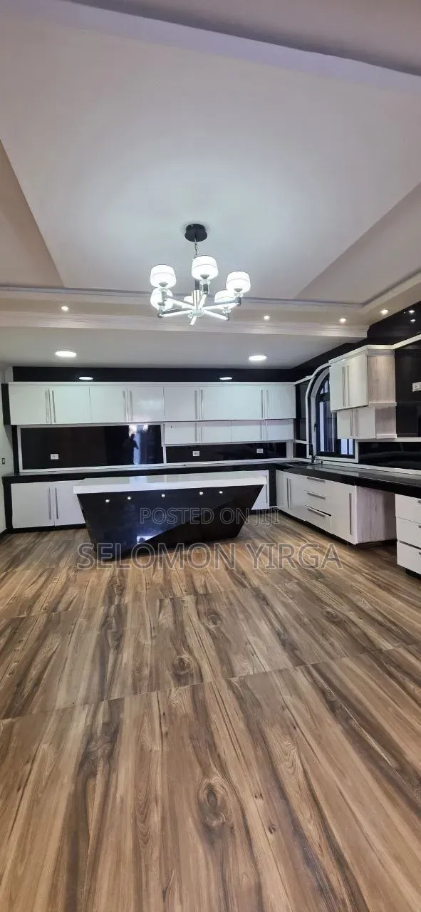10bdrm House in Adis Ababa, Bole for sale