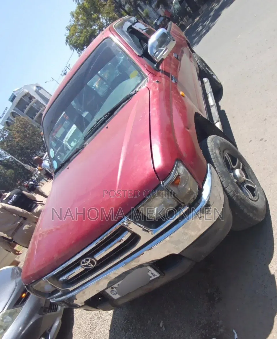 Toyota Hilux 2003 Red