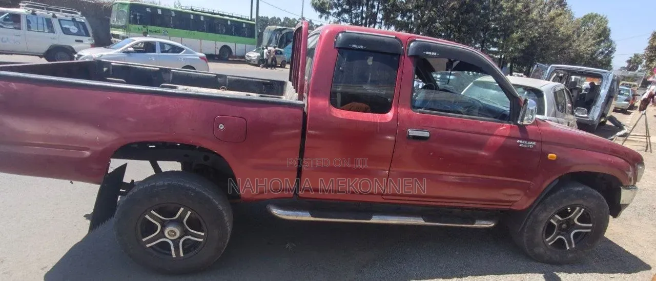 Toyota Hilux 2003 Red