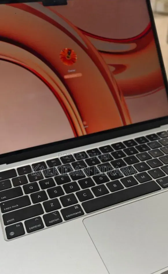 New Laptop Apple MacBook Air 2022 M2 32GB Apple M2 SSD 256GB