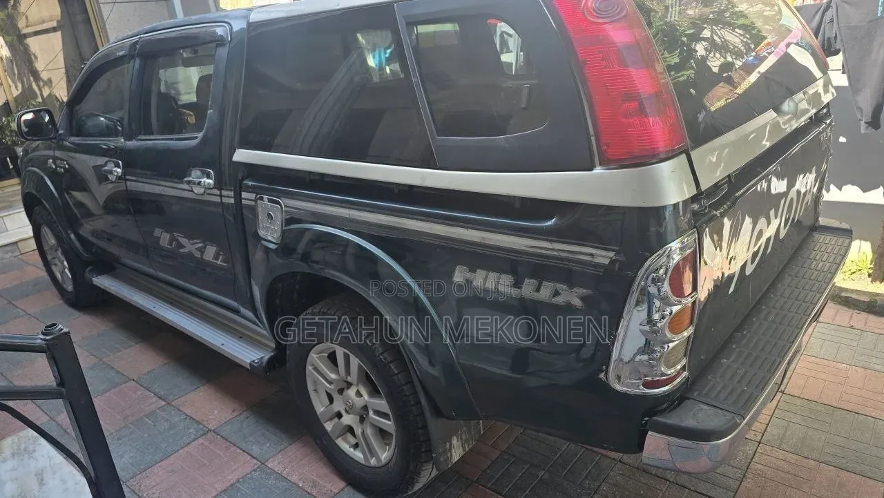 Toyota Hilux 2010 Green