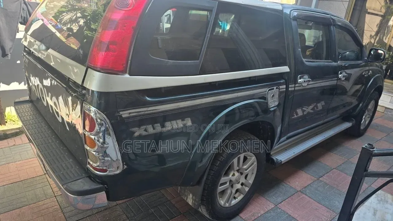 Toyota Hilux 2010 Green