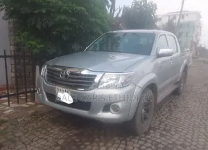 Toyota Hilux 2013 Silver