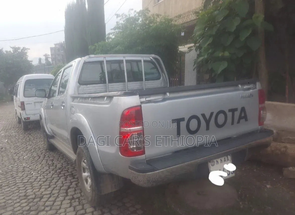 Toyota Hilux 2013 Silver