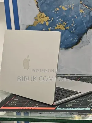 New Laptop Apple MacBook Air 2022 M2 8GB Apple M2 SSD 256GB
