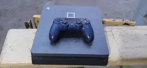 Playstation 4 Slim