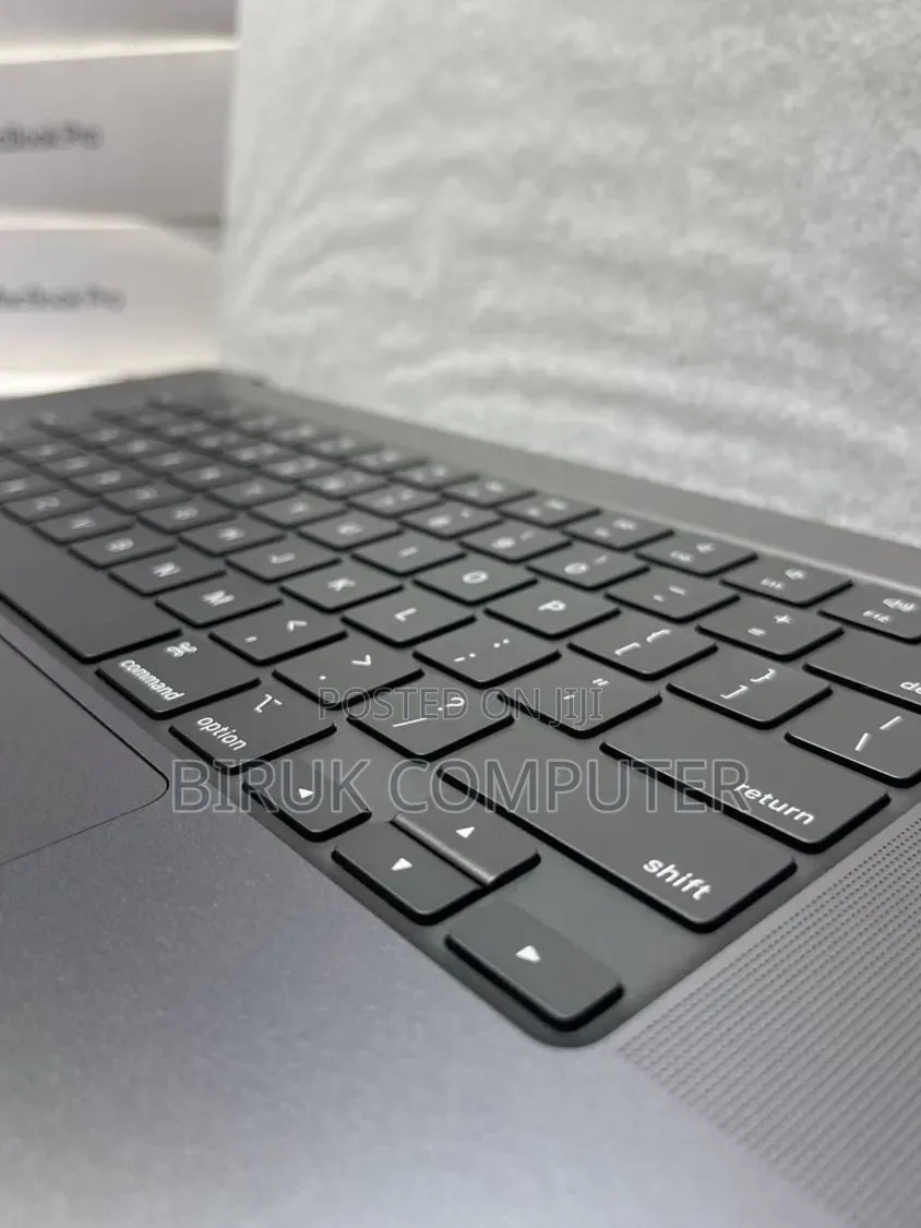 New Laptop Apple MacBook Pro 2024 M4 Max 48GB Apple M4 Max SSD 2T