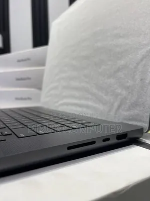 New Laptop Apple MacBook Pro 2024 M4 Max 48GB Apple M4 Max SSD 2T