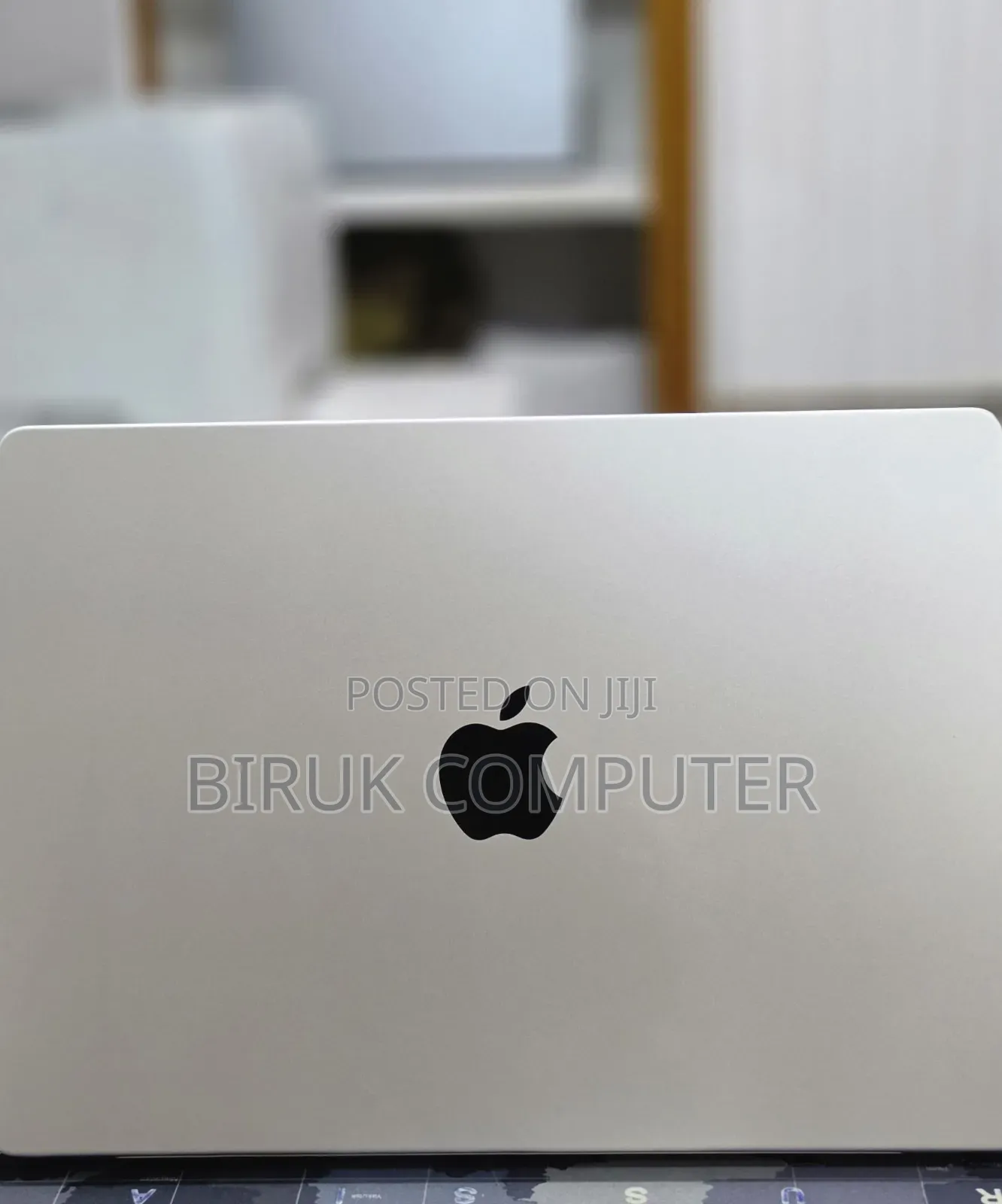 New Laptop Apple MacBook Air 2025 M4 24GB Apple M4 SSD 512GB