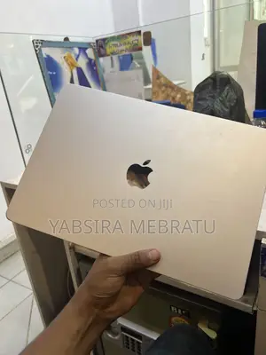 Laptop Apple 16GB Apple M3 SSD 512GB