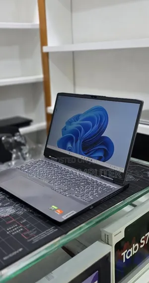 New Laptop Lenovo LOQ 15IRH8 16GB AMD Ryzen 7 SSD 512GB