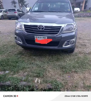 Toyota Hilux 2016 Gray