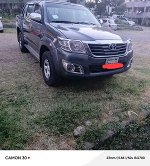 Toyota Hilux 2016 Gray