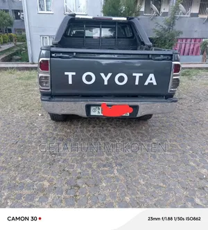 Toyota Hilux 2016 Gray