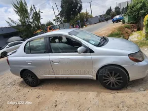 Toyota Platz 2002 Silver