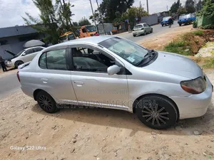Toyota Platz 2002 Silver