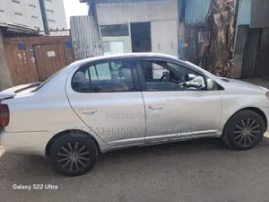 Toyota Platz 2002 Silver