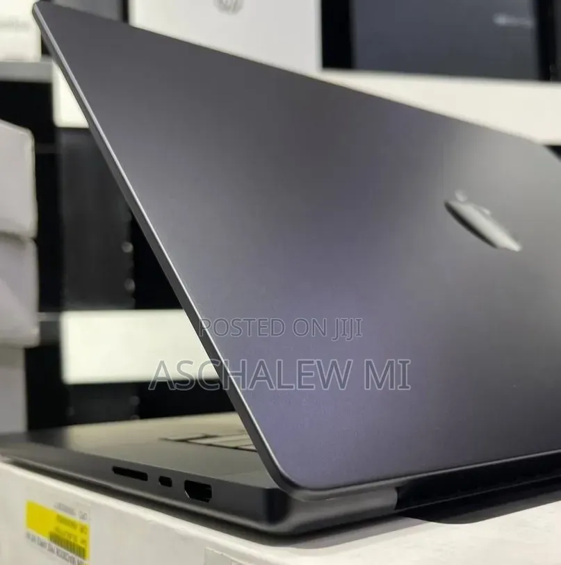 New Laptop Apple MacBook Pro 2024 M4 Max 48GB Apple M4 Max SSD 2T