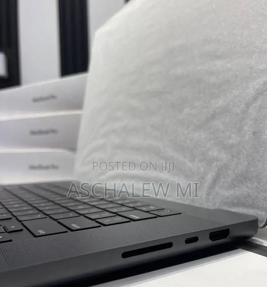 New Laptop Apple MacBook Pro 2024 M4 Max 48GB Apple M4 Max SSD 2T
