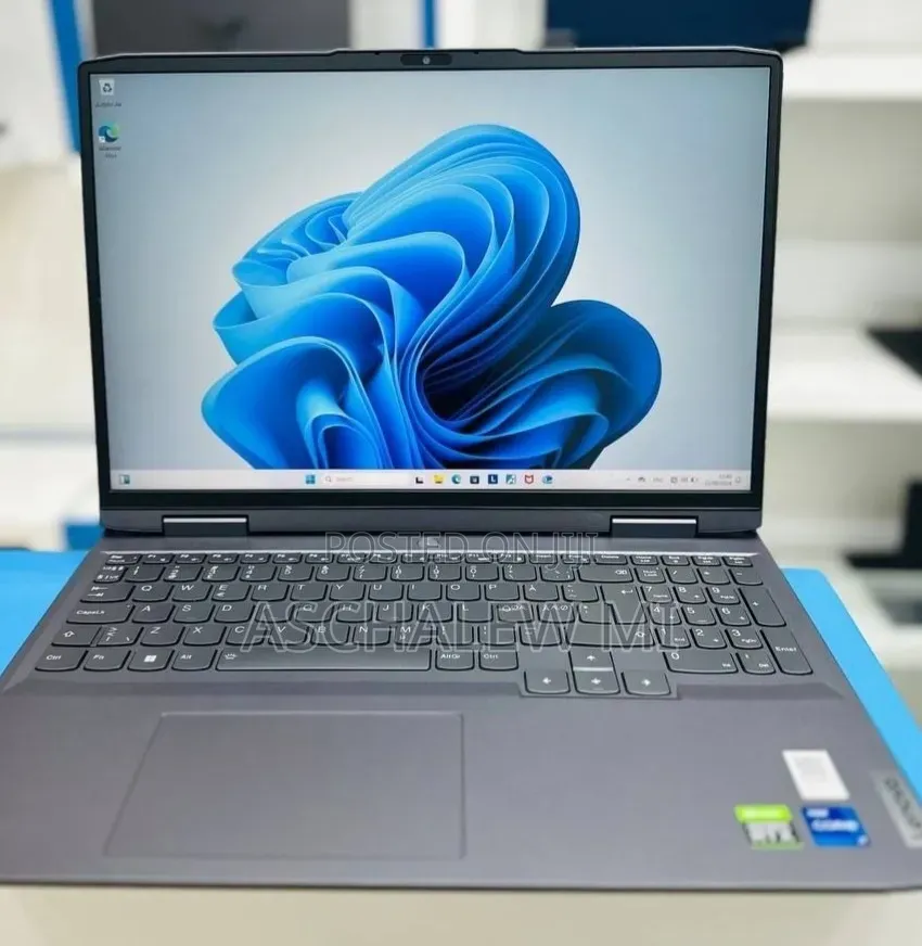 New Laptop Lenovo LOQ 15AHP10 16GB Intel Core i7 SSD 1T