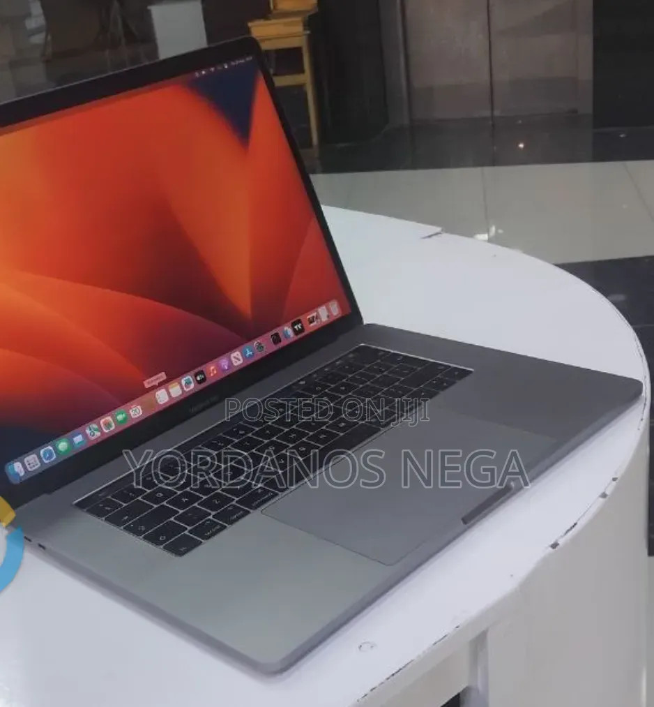 New Laptop Apple MacBook Pro 2017 16GB Intel Core i7 SSD 512GB