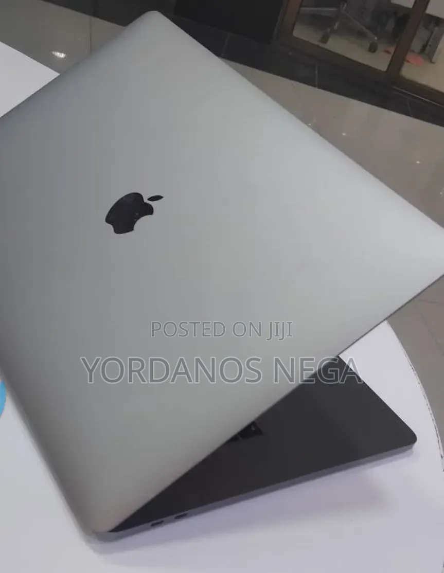 New Laptop Apple MacBook Pro 2017 16GB Intel Core i7 SSD 512GB
