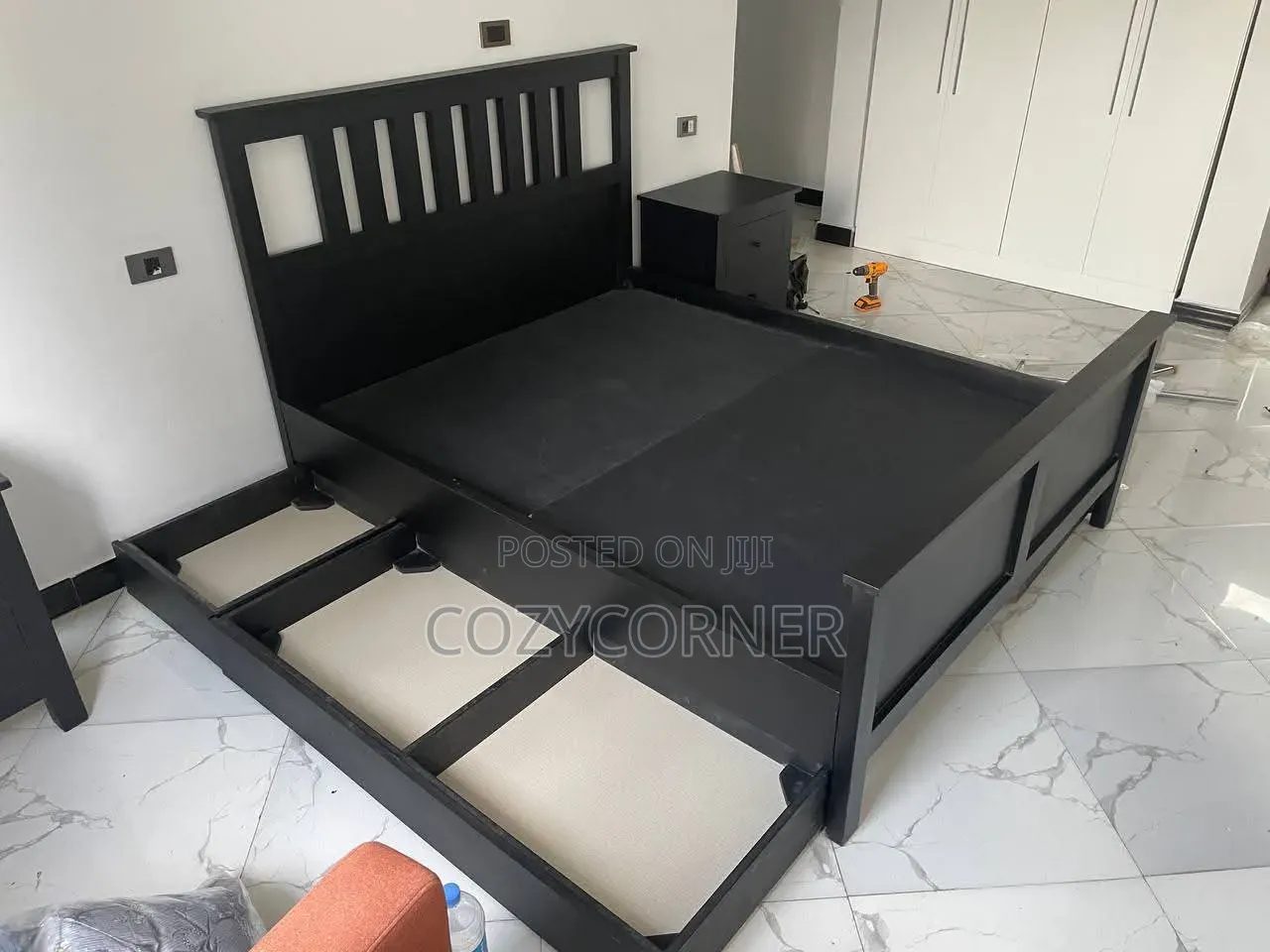 Solid-Wood 1.50 Meter Bed With Functionality. አልጋ